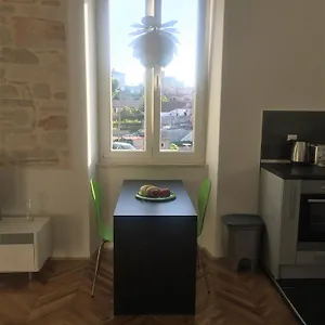 Excellent City In Antic Apartament Pula